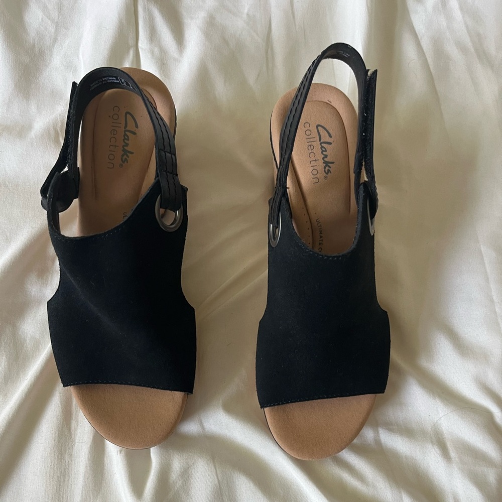 Clarks Women's Black and Tan Sandals